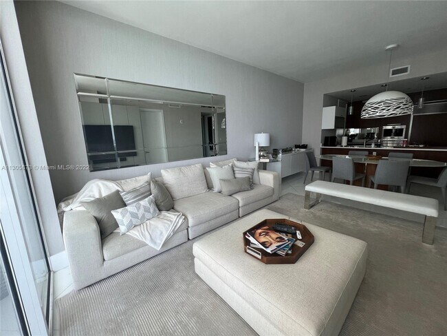 Foto del edificio - 15901 Collins Ave