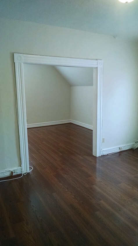 double parlor - 105 America St