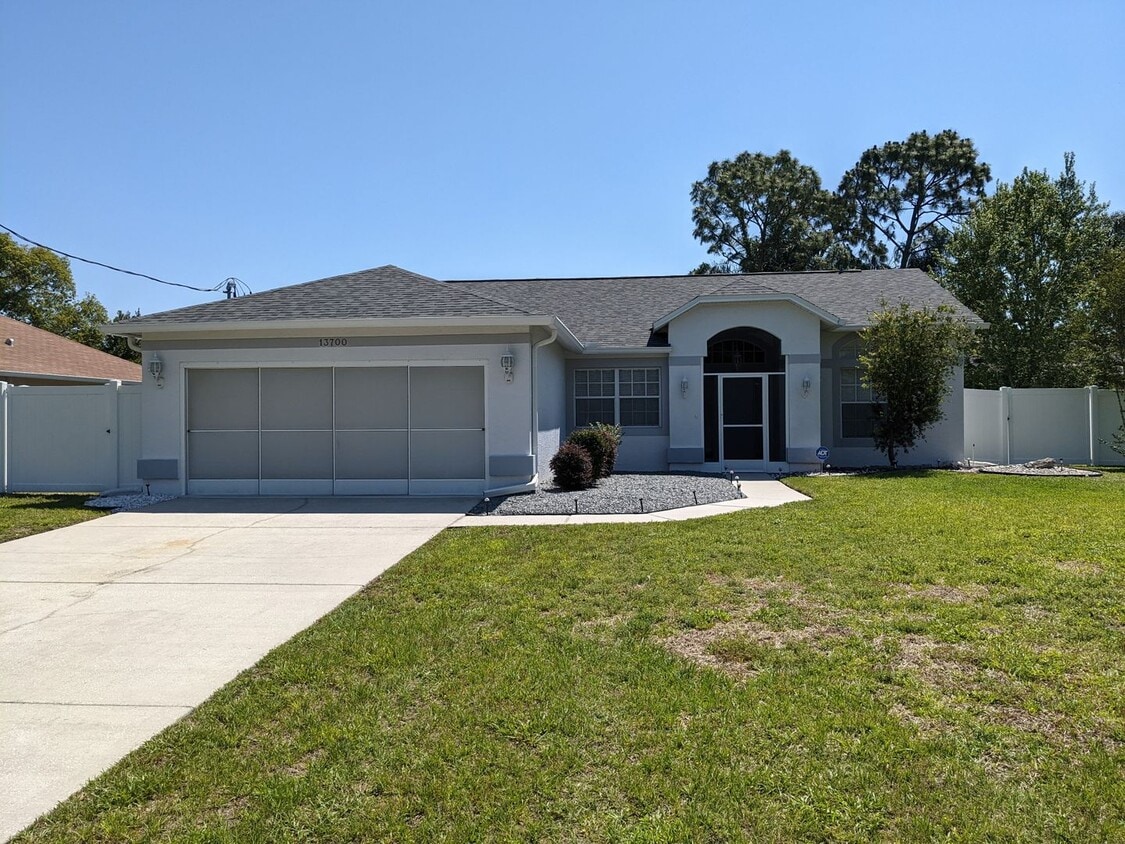 Primary Photo - 3/2/2 Home with many upgrades in the 34609...