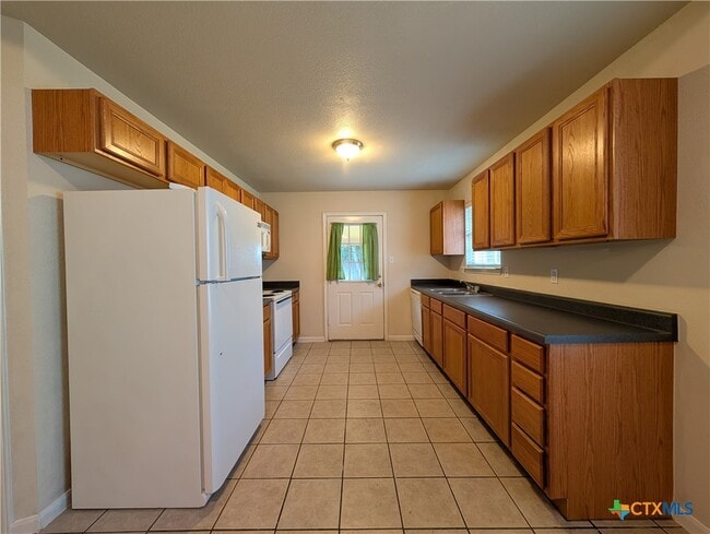 Building Photo - 956 Misty Acres Dr