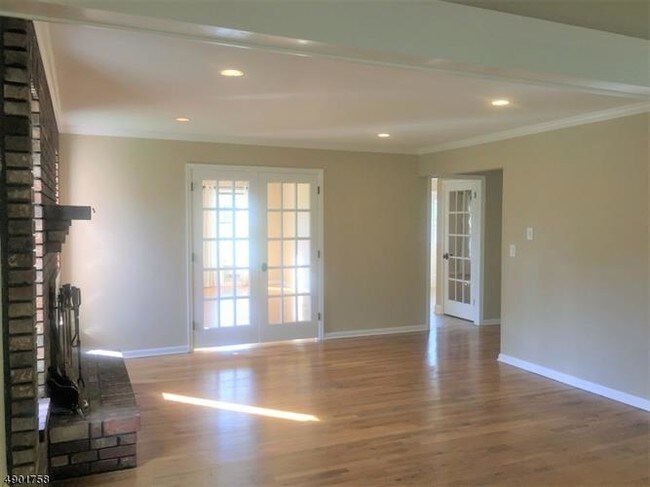 Foto del edificio - 332 Rolling Knolls Way