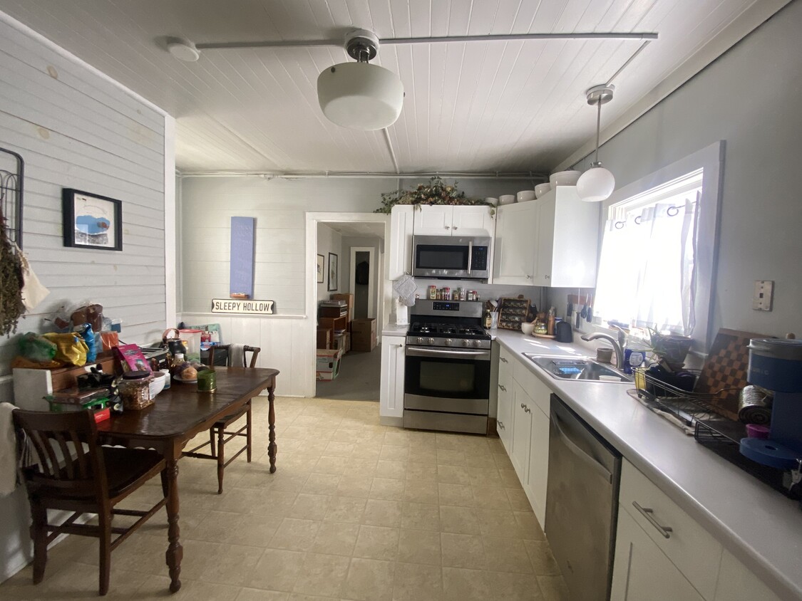 Foto principal - 216 Utica St