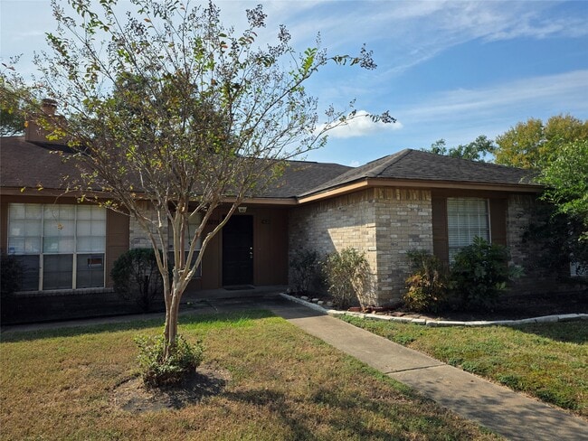 Foto del edificio - 19223 Woodglen Dr