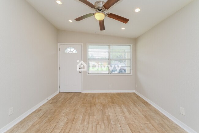 Foto del edificio - 8305 Croton Ave, Tampa, FL 33619