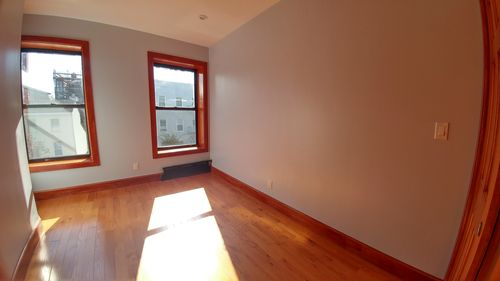 Building Photo - 219 24th St
