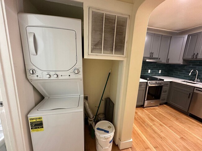 Foto del edificio - 108 Roff Way