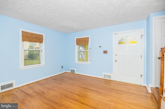 Building Photo - 2614 Jefferson Dr