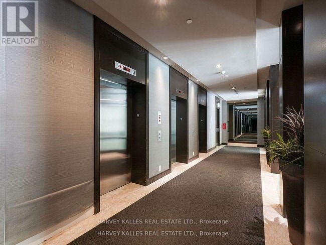 Building Photo - 18 Yorkville Ave