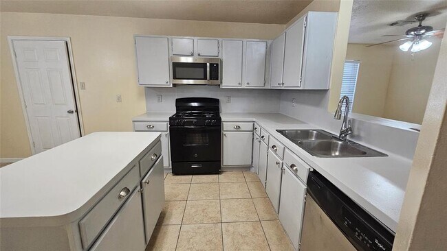 Foto del edificio - 28811 Sedgefield St
