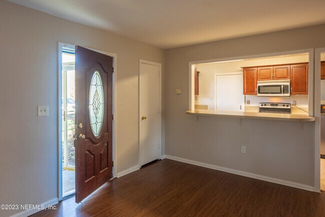 Foto del edificio - 1059 Glynlea Rd