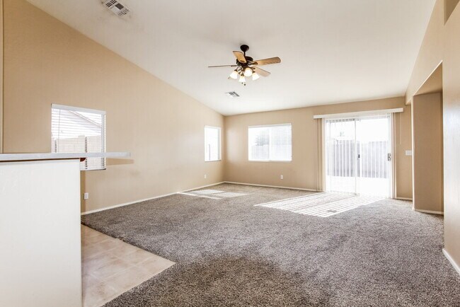 Foto del edificio - 16259 W Lupine Ave