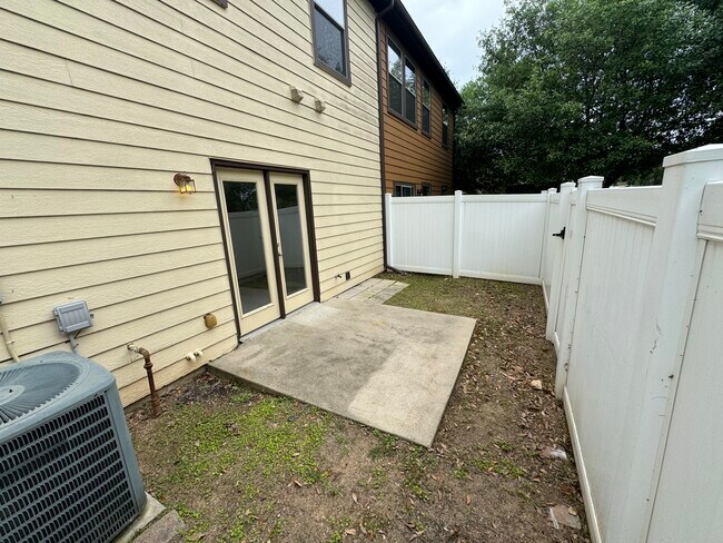 Building Photo - 11105 Lost Maples Trail