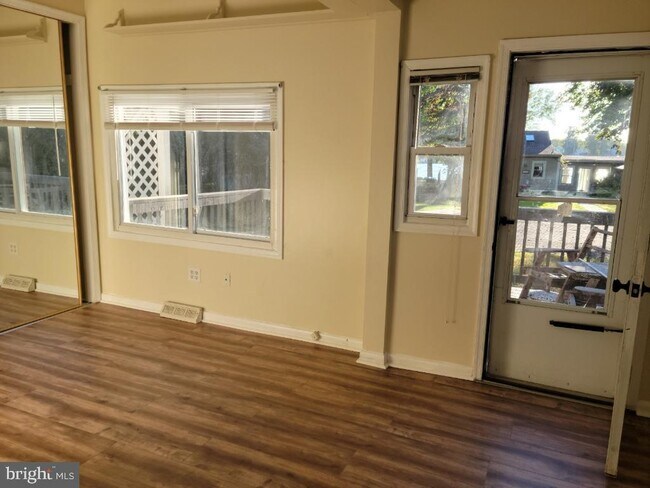 Building Photo - 1132 Beech Dr