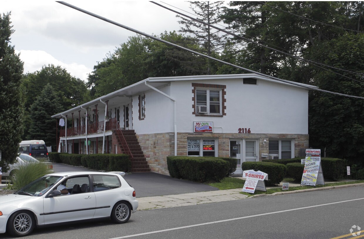 Building Photo - Twin Oaks Apartments