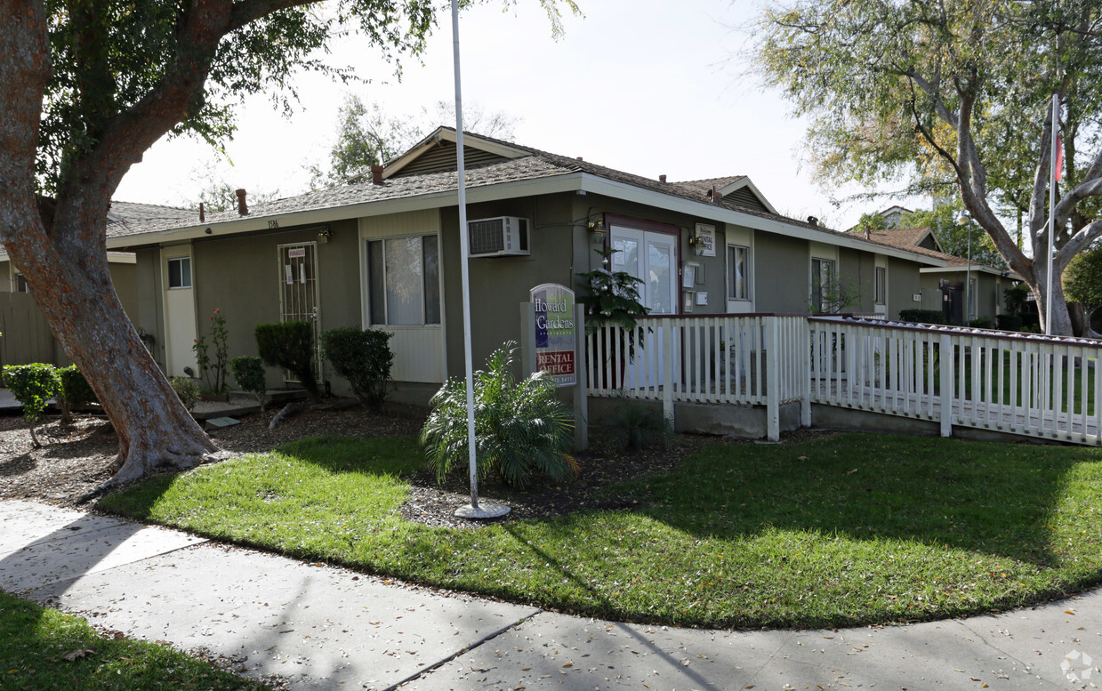 Primary Photo - Howard Gardens Apartments