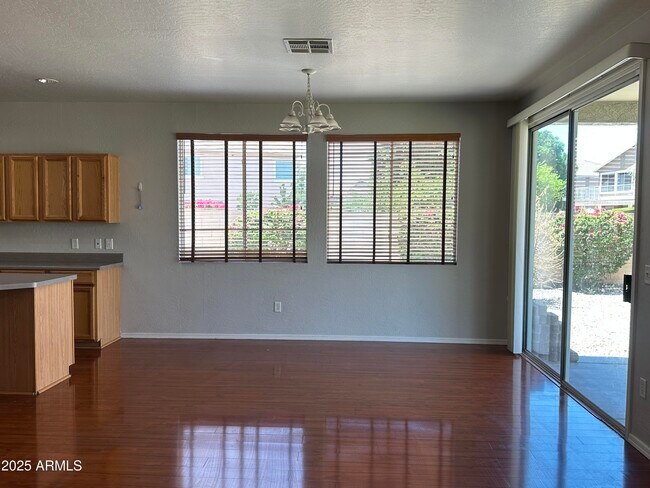 Foto del edificio - 13524 W Marshall Ave