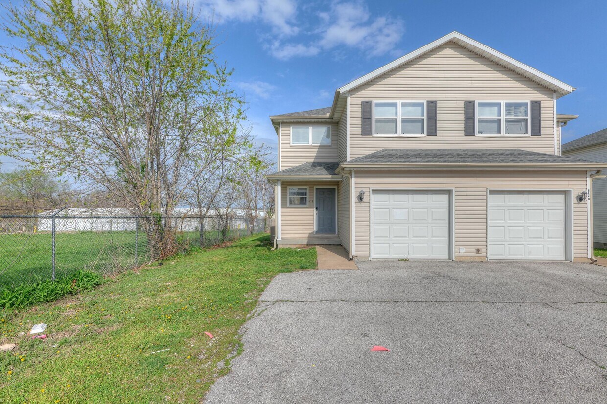 627 S Walker St, b City, MO 64870 Townhome Rentals in b City MO