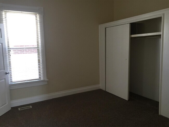 Building Photo - 441 Oakley St