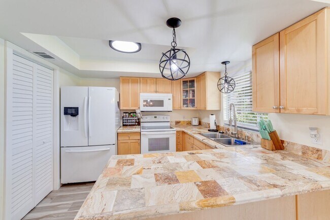 Foto del edificio - 525 SE 11th Ct