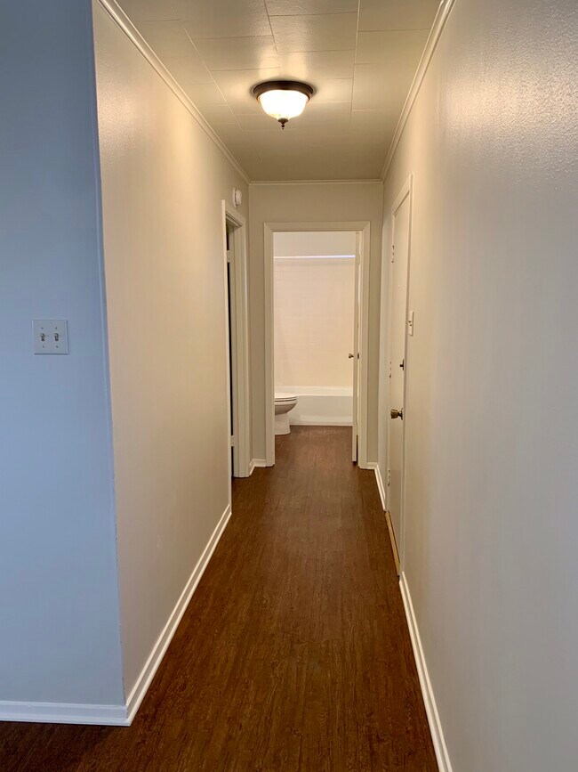 Building Photo - 208 Parmley Dr