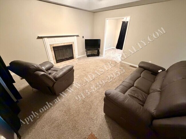 Building Photo - Beautiful Ranch Home in Park Hill School District-Available NOW!