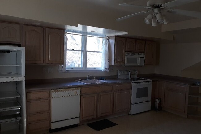 Kitchen 20x30 - 277 E Browning Rd