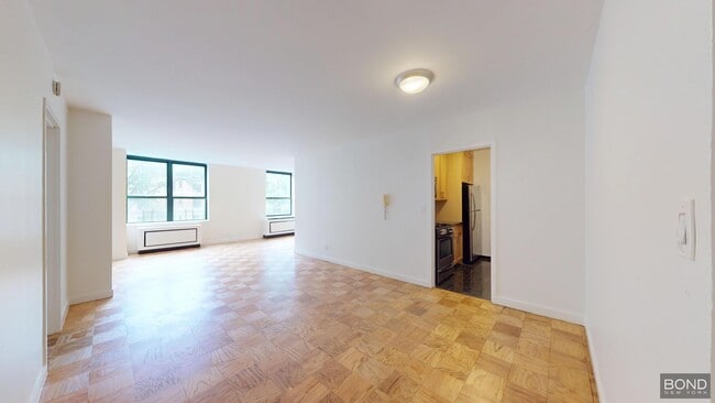 Building Photo - 247 W 87th St