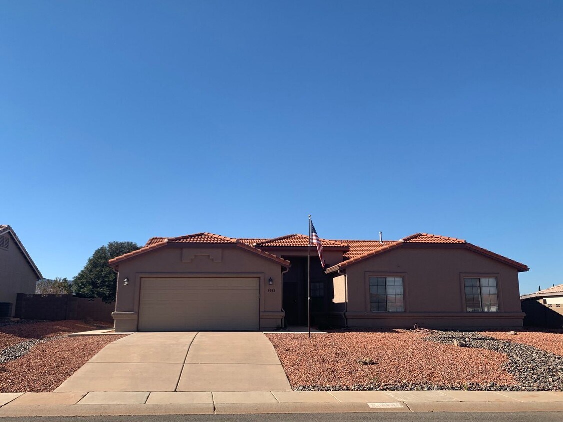 Primary Photo - 3 bedroom home with den in canyon de flores