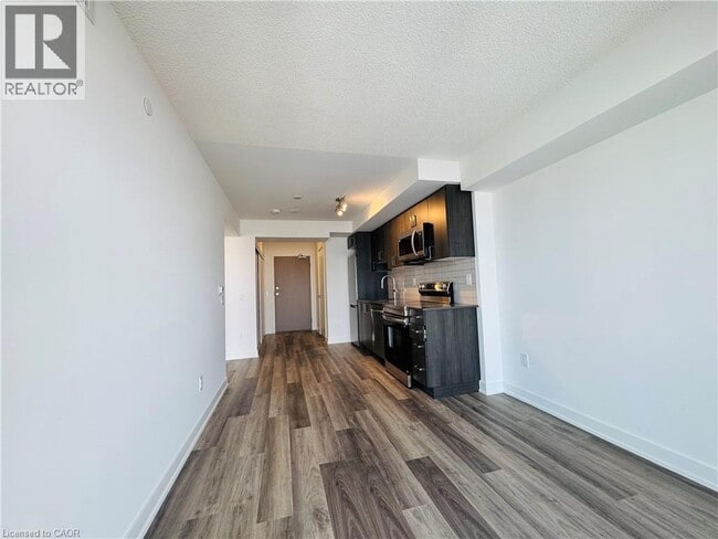 Photo du bâtiment - 1010 Sandy Beach Rd