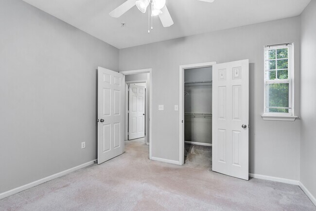 Foto del edificio - 12120 Garden Ridge Ln