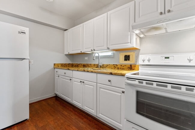 Foto del edificio - 7337 S South Shore Dr