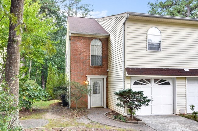 Building Photo - Excellent Location - Marietta Townhome - $...