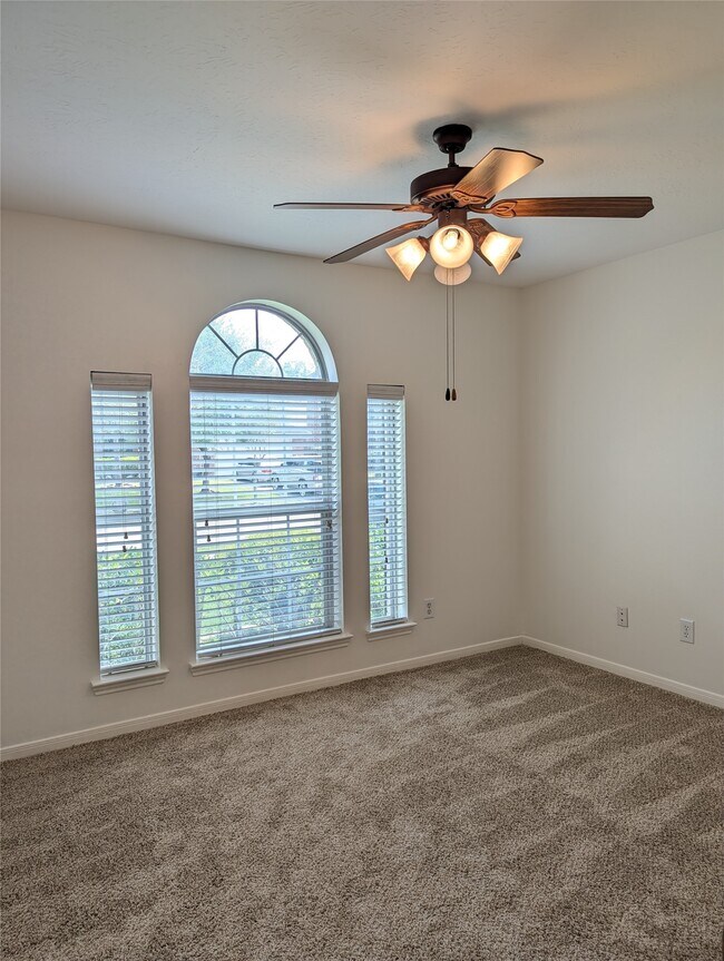 Foto del edificio - 5618 Savannah Woods Ln