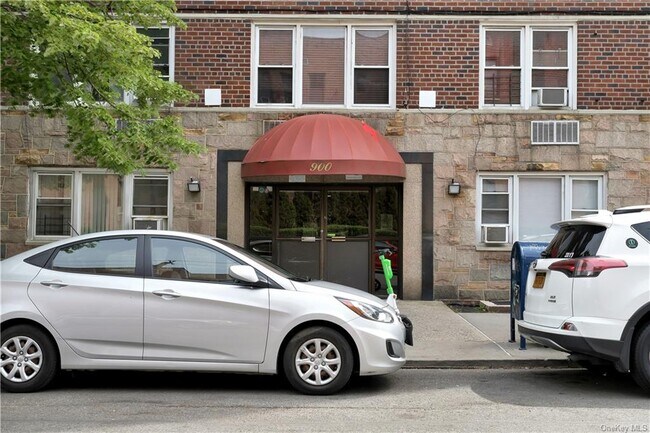 Foto del edificio - 900 Lydig Ave