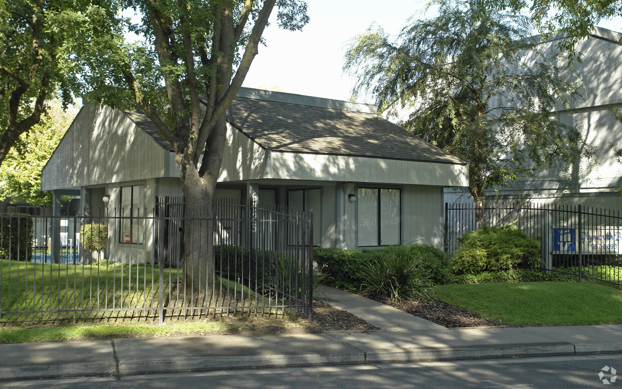 Building Photo - Plymouth Bay Apartments