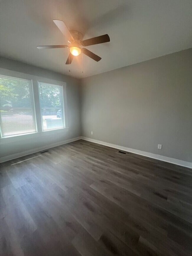Foto del edificio - Newly Bedroom 4 Bedroom Home with Large Yard