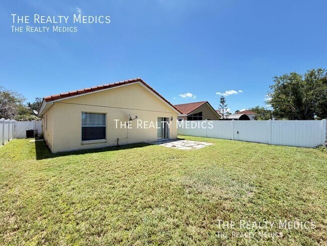 Building Photo - 38 Vanna Ct