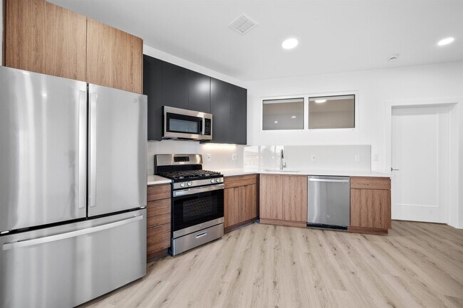 Foto del edificio - 17 AVENUE E