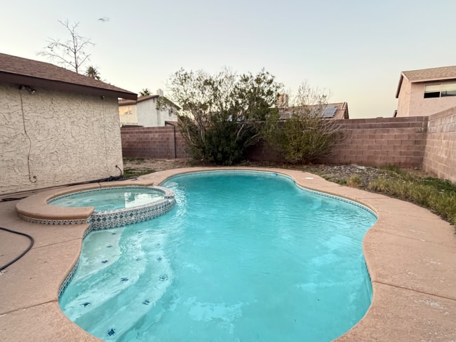 Building Photo - 6802 Bonillo Dr