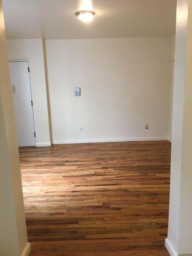 main room - 3923 57th St