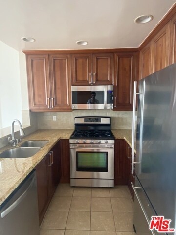 Building Photo - 1415 Rexford Dr