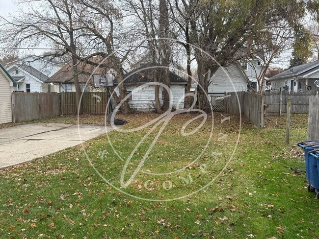 Building Photo - 2-Bedroom twinplex on Almeda Drive - Your Cozy Toledo Retreat!"