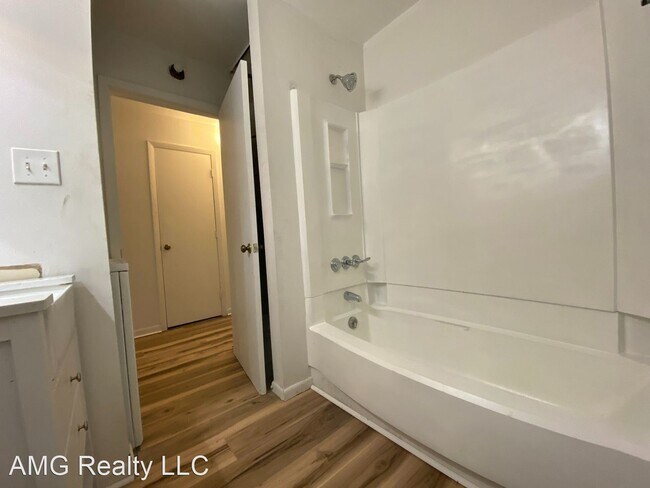 Building Photo - 1 br, 1 bath House - 3063 Huntleigh Dr