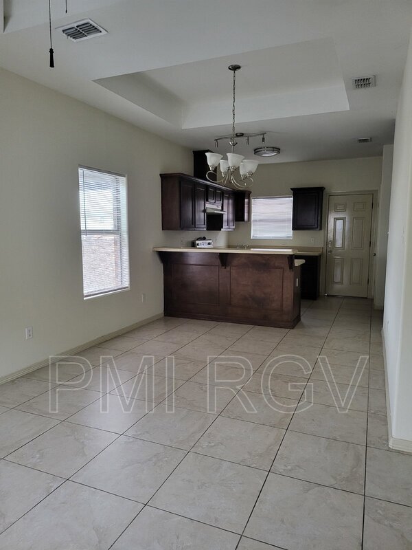 Building Photo - 407 Lotto Ln