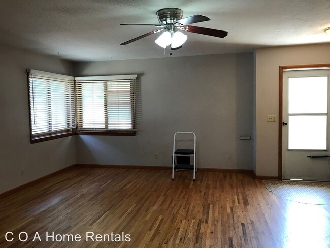 Building Photo - 3 br, 2 bath Apartment - . 3812 E. Orme