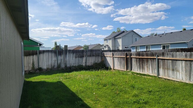 Foto del edificio - 3 Bedroom Home Near Fairchild Air Force Base