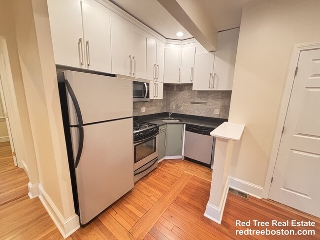 Building Photo - 191 Winthrop Rd