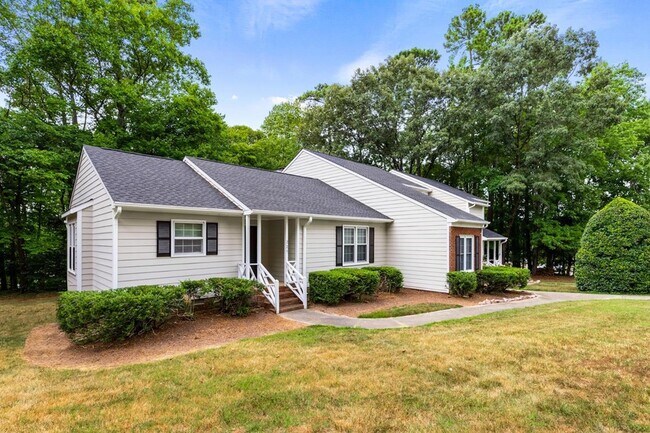 Building Photo - 225 Bracken Ct