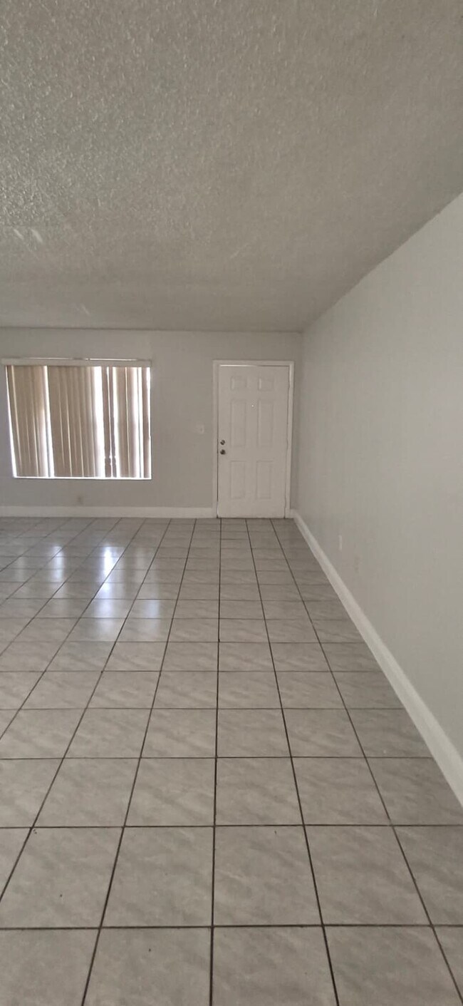 Foto del edificio - 271 NW 177th St