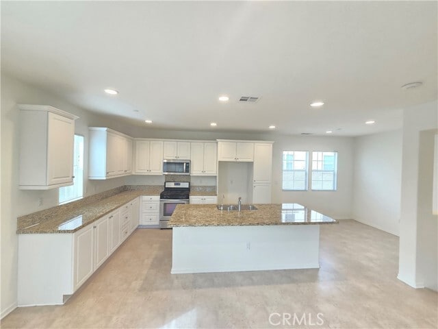 Building Photo - 879 Iris Way